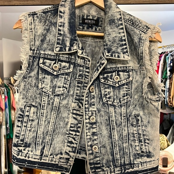 Acid wash, crop sleeveless, jean jacket - Picture 1 of 2